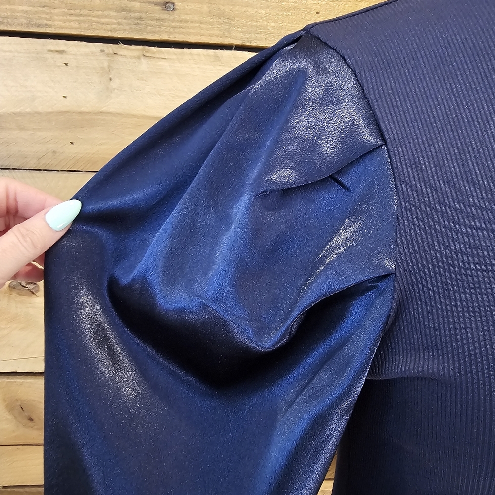 Kara and Kate navy blue ribbed knit top with puffed shoulder satin sleeve Size L - Picture 3 of 5